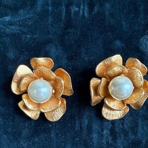 Gem Craft Vintage Gold Floral Clip Earrings with pearl